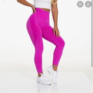 NVGTN seamless leggings in Maui SM